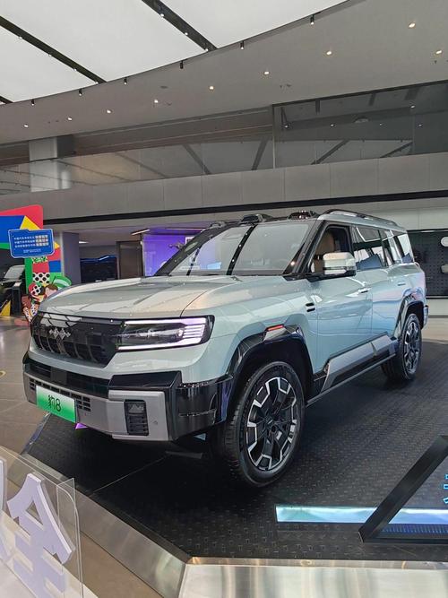 成都209比亚迪方程豹硬派越野的爆款，英菲尼迪35周年与你共成长